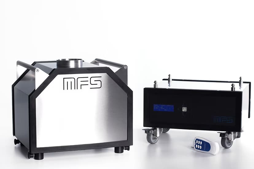 Fog generator with control unit and wireless remote